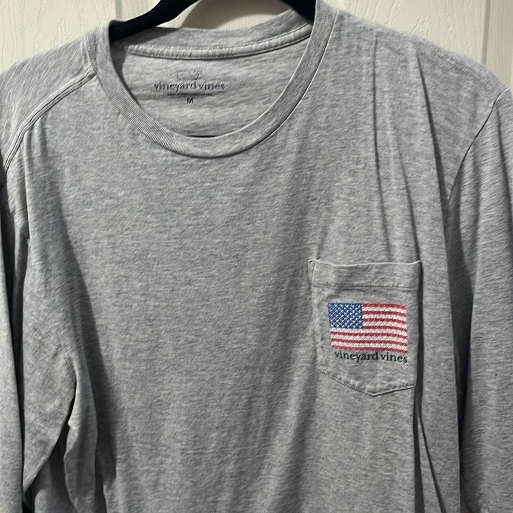 Vineyards Vines long sleeve men’s Size medium Like new